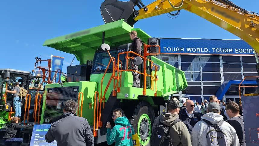 迪林根在慕尼黑宝马展 2025-05-12